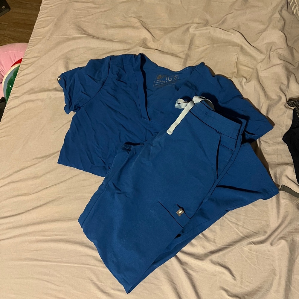 Scrub set.